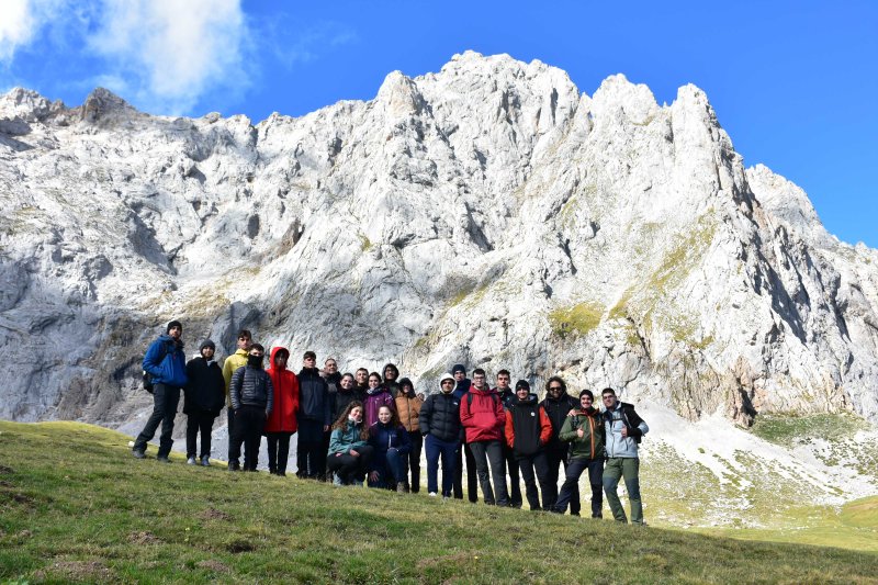 El alumnado de Geografía haciendo trabajo de campo